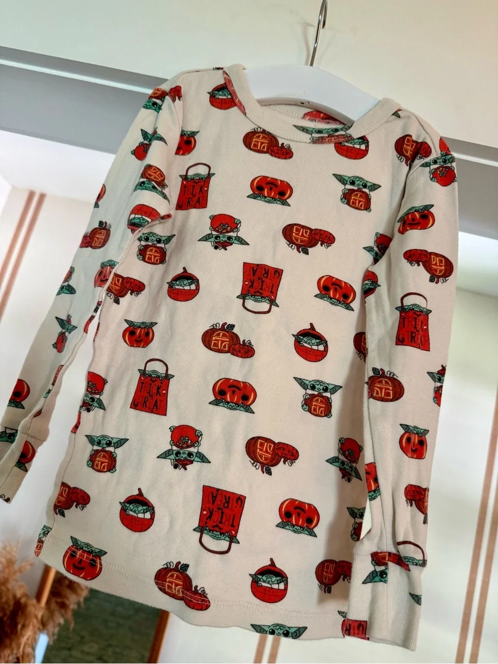 Gap Kids Star Wars Grogu Two Piece Pajamas Sz 6 Years
